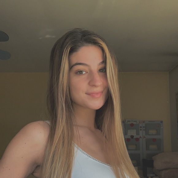 Meet your Posher, Tiffani - Picture 1 of 1